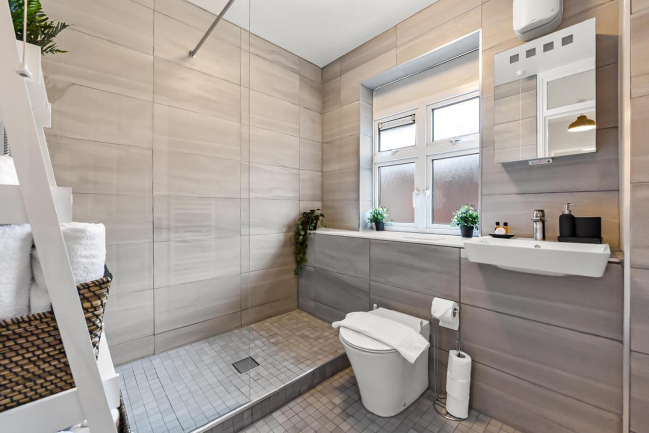 Family Friendly, Zone 2, 2 Beds, Overground London Luaran gambar