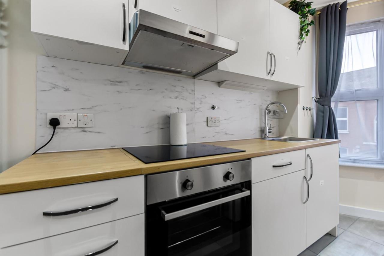 Family Friendly, Zone 2, 2 Beds, Overground London Luaran gambar