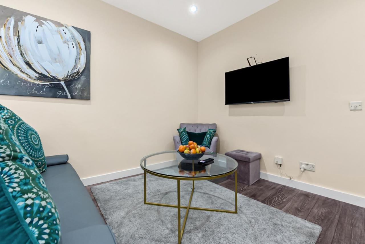 Family Friendly, Zone 2, 2 Beds, Overground London Luaran gambar